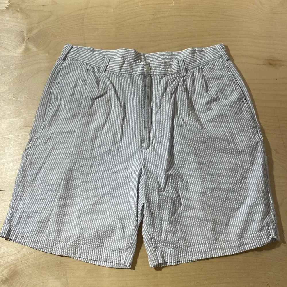 Jos. A. Bank Gray Pinstriped Men's Shorts 38 (HD)